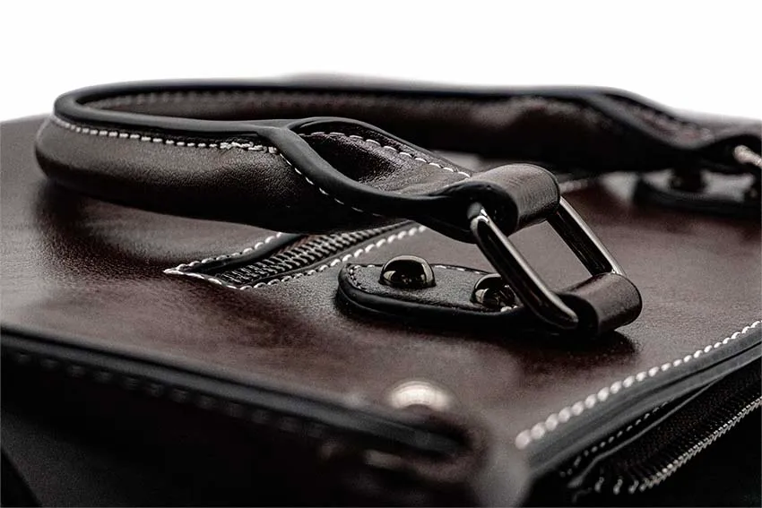 Real product photo of the Chalisa ‘Larvion’ handbag, a detail shot