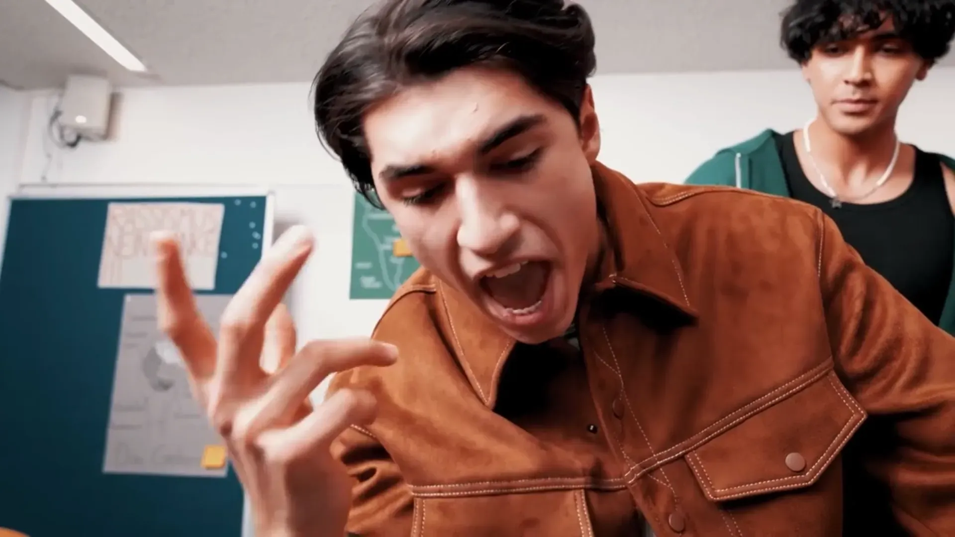 EY JAMAL — Die Abrissfahrt