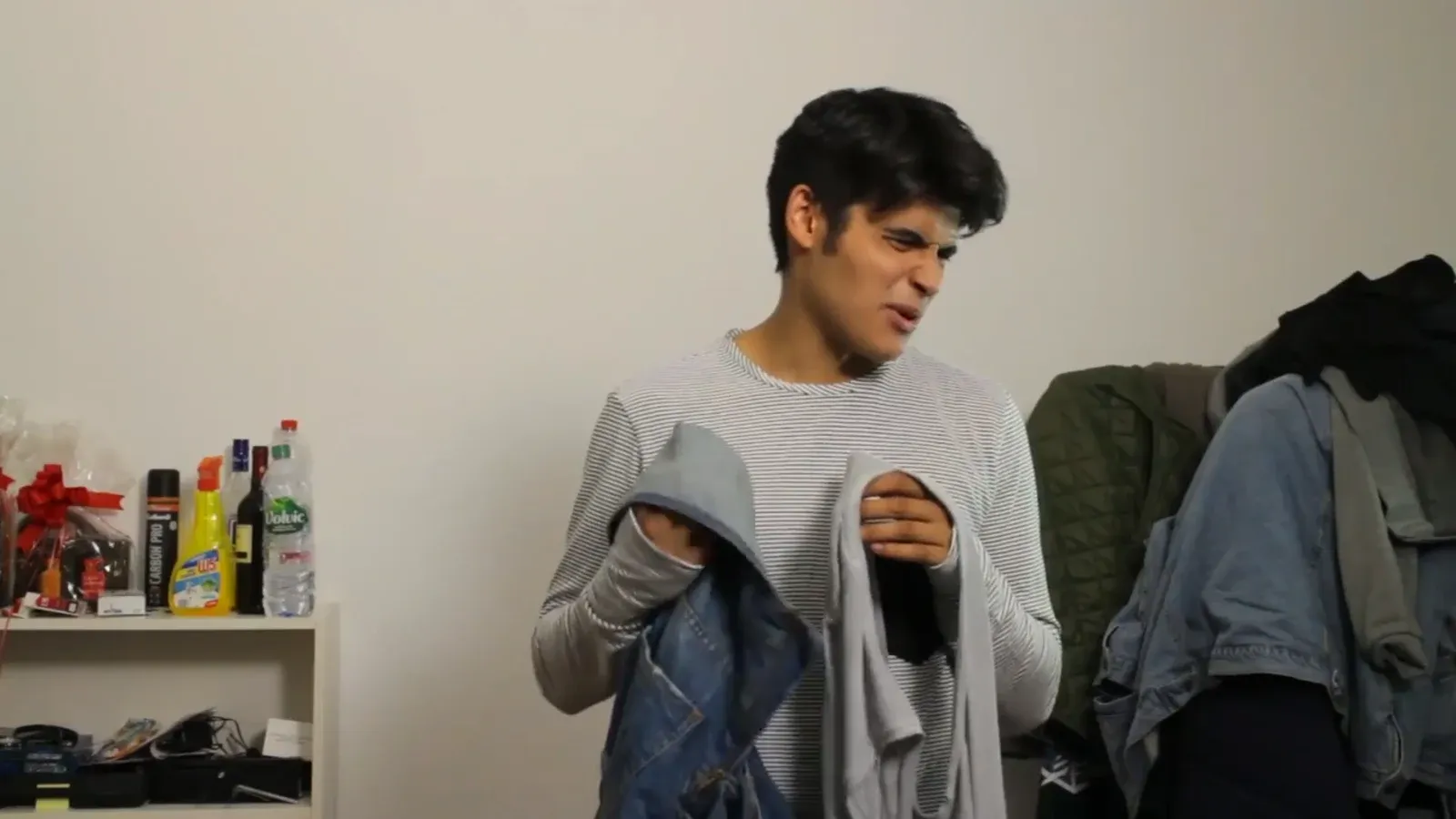 Haus 9 — Tanktop oder Latzhose?