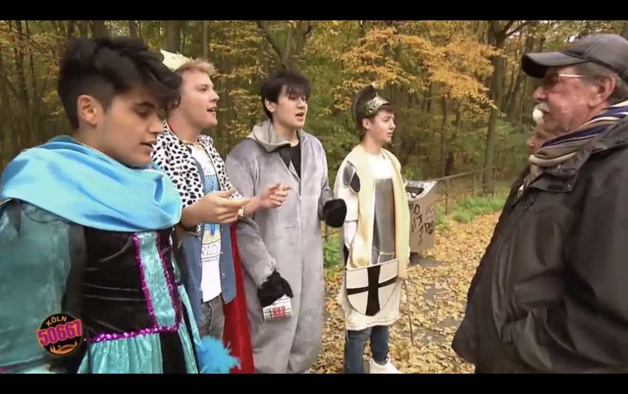Köln 50667 — Heinrich Songmin Berger (Henny) as Lee Puck with the Elli gang (incl. Luis Smir)