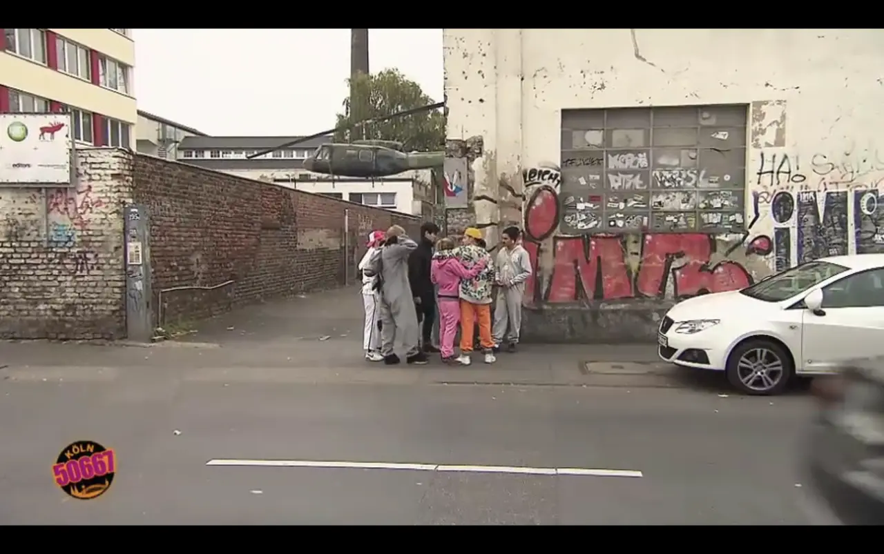 Köln 50667 — Heinrich Songmin Berger (Henny) as Lee Puck with the Elli gang (incl. Aaron Rufer)