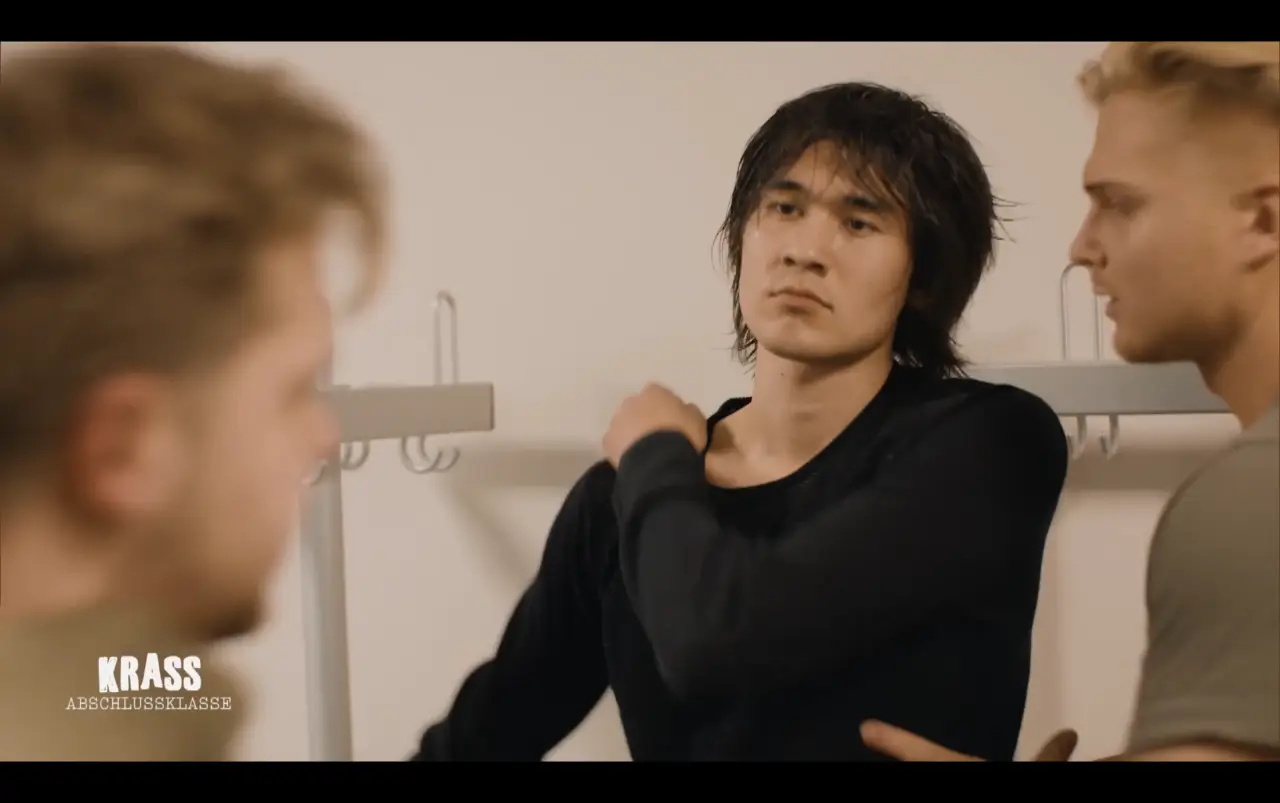 Krass Abschlussklasse — Heinrich Songmin Berger (Henny) as Kian (with Lean Fargel)